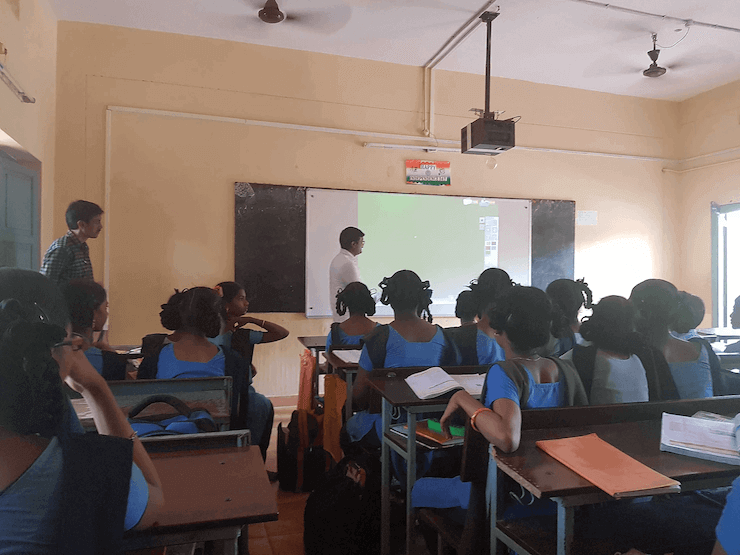 Composite School teacher in Varanasi district, UP using Class Saathi clickers via smart panel