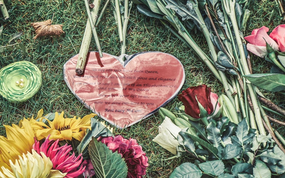 Mourners leave cards and flowers in Remembrance Garden at Belfast City Hall (Sep. 2022).
